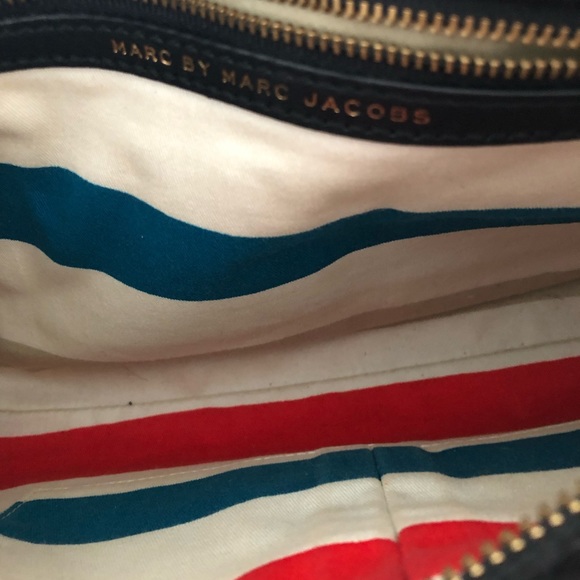 Marc Jacobs black shoulder purse. - Picture 3 of 4